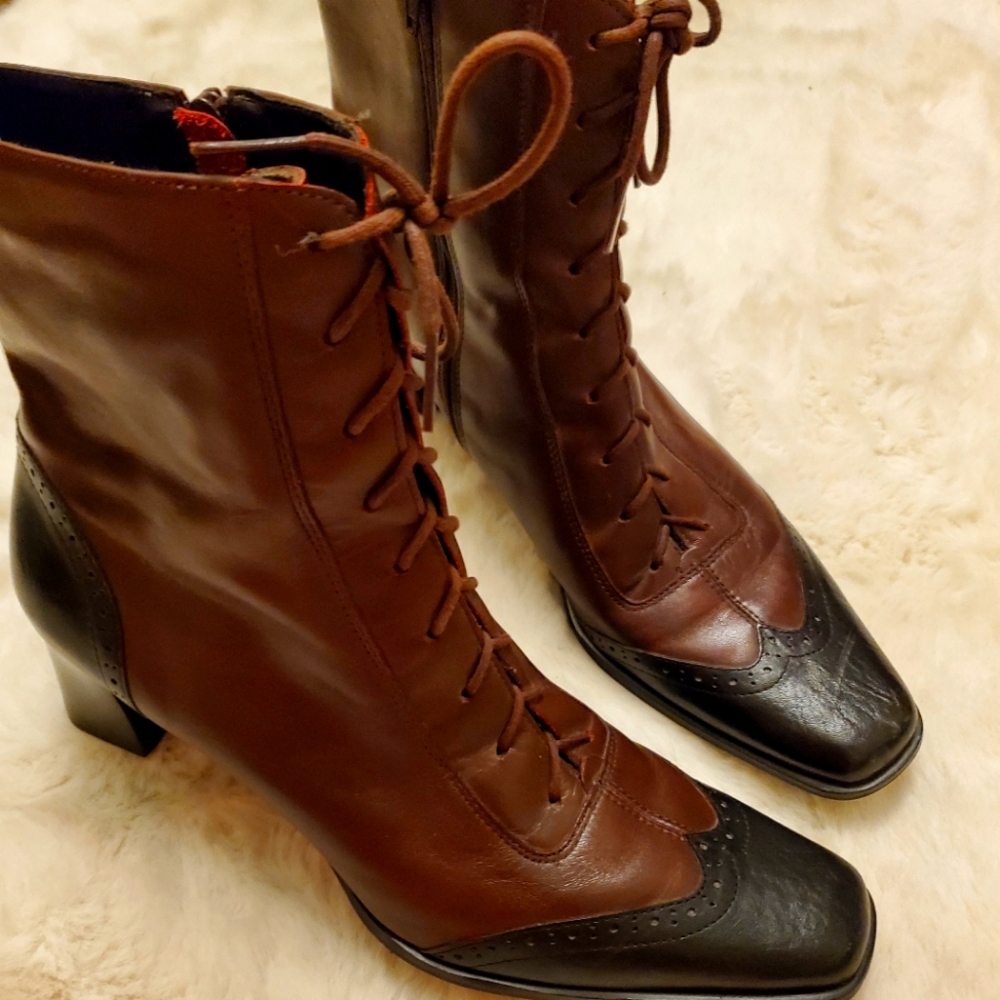 VINTAGE Maryland Square "miss kitty" boots